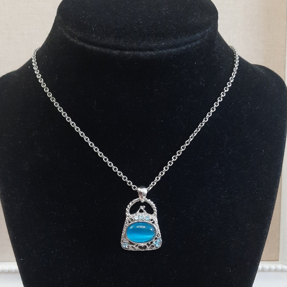 Amber Lee Necklace with Blue Purse Pendant
